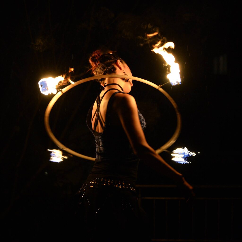 A firehoop spinning arund the neck of Christiane Meyer (Miigaa)